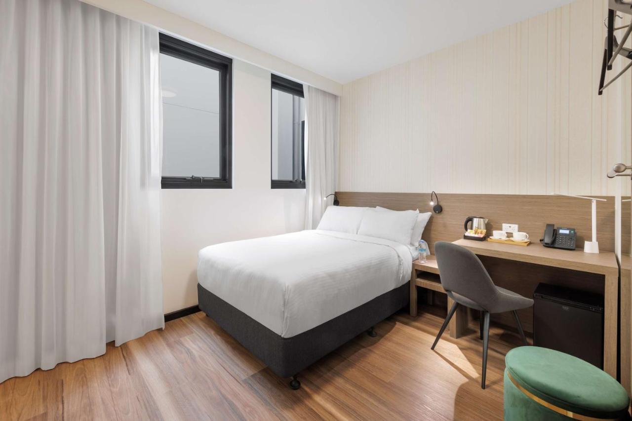 Best Western Queen Victoria Market Hotel Melbourne Exterior photo