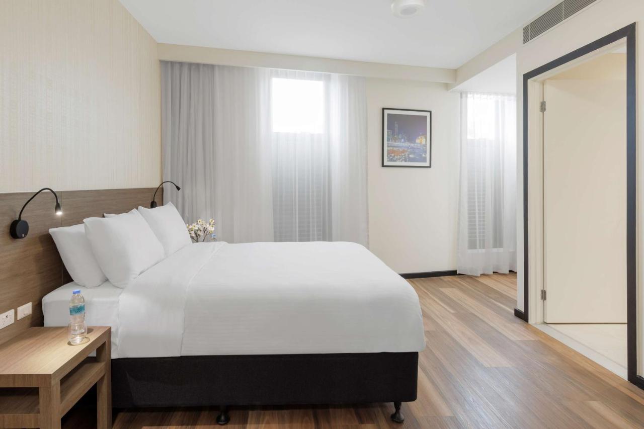 Best Western Queen Victoria Market Hotel Melbourne Exterior photo
